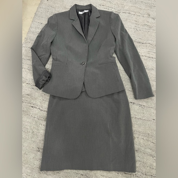 Tahari ASL Dresses & Skirts - Tahari Arthur S. Levine Gray Pinstripe Skirt Suit